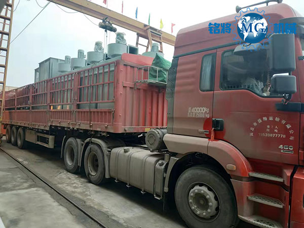 商丘年產(chǎn)30萬(wàn)噸全自動(dòng)干粉砂漿生產(chǎn)線裝車(chē)現(xiàn)場(chǎng)